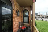 The Cochrane House Luxury Historic Inn - 3-Star