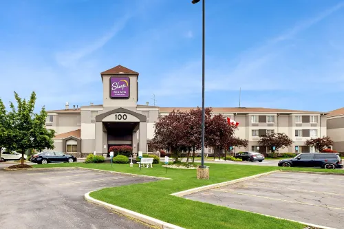 Sleep Inn & Suites Buffalo Airport - parking