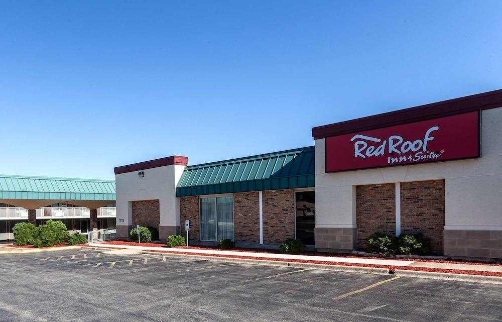 Red Roof Inn & Suites DeKalb