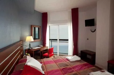 La Familia Gallo Rojo Hotels near Sunday Market (El Campello)