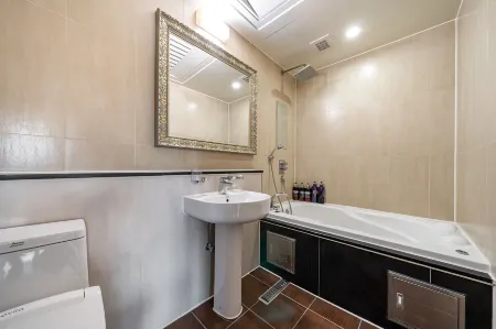 Hotel Bella Dongtan Отели рядом со станцией Byeongjeom Station