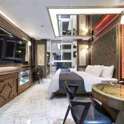 Cheonan Myeongpum Drive-in Self Check-in Hotel J Rooms