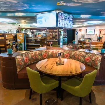 DoubleTree by Hilton Alana - Waikiki Beach