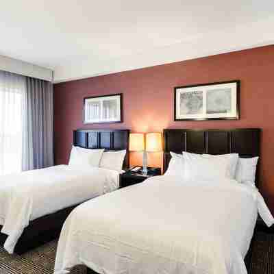 Embassy Suites by Hilton Newark Airport Rooms