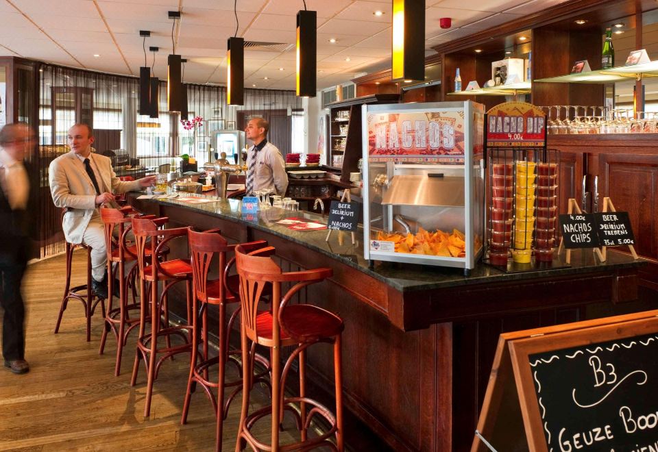 1. 이비스 호텔 브..