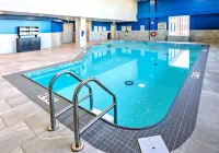 Hampton Inn by Hilton Ottawa - مسبح