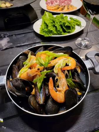 Hotel Maria Отели рядом с достопримечательностью «Anjung-ri»