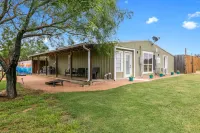 Sundance Studio w/Hot Tub&Grill Hotels in Gillespie County