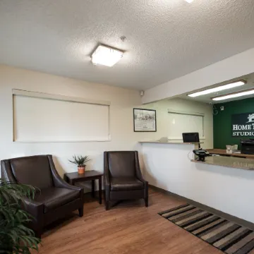 HomeTowne Studios Seattle - Kent/ des Moines