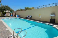 Holiday Inn Express & Suites PASADENA - LOS ANGELES by IHG - Pools