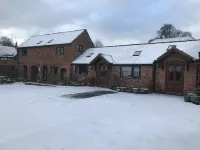 Nuneaton - Cottage - Sleeps 2 - Parking - Garden Hotels near Whitemoors