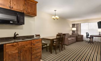 Country Inn & Suites by Radisson, Little Falls, MN