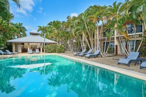 Trinity Beach Club Holiday Apartments Hotels in Trinity Beach
