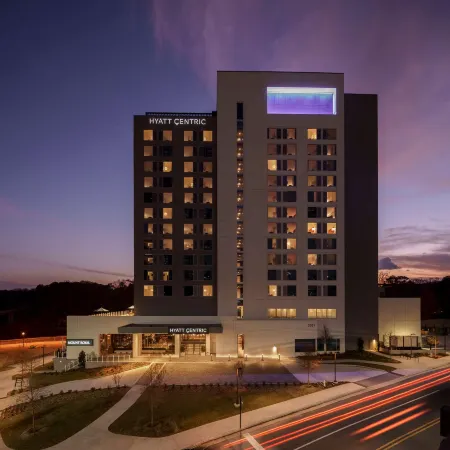 Hyatt Centric Buckhead Atlanta Отели рядом с достопримечательностью «Торговый центр Lenox Square»