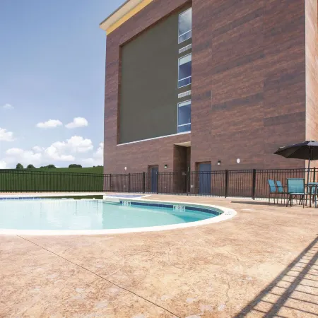 La Quinta Inn & Suites by Wyndham Tulsa Broken Arrow