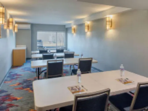 La Quinta Inn & Suites by Wyndham Perry Hotels in Perry