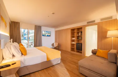 L'Azure Hotel