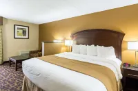 Quality Inn & Suites Arden Hills - Saint Paul North Hotels in White Bear Lake