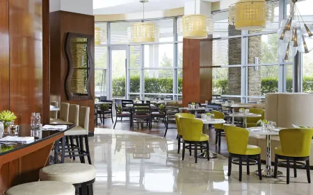 Renaissance Las Vegas Hotel Отели рядом с достопримечательностью «Центр Конвенции Лас-Вегаса»