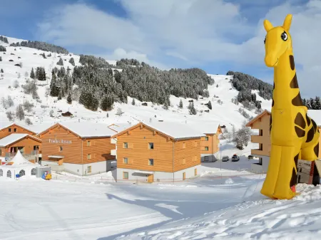 Pradas Resort - 2.5 Zimmer Premium Отели рядом с достопримечательностью «Ruina Riggenberg»