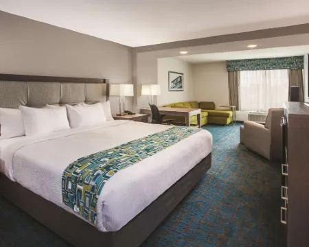 La Quinta Inn & Suites by Wyndham St. Paul-Woodbury Hotels in Woodbury