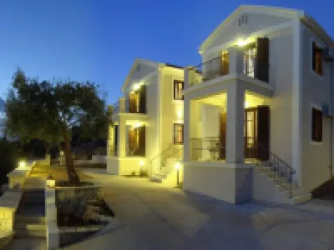 Adastra Ithaca Luxury Suites イタキ島のホテル