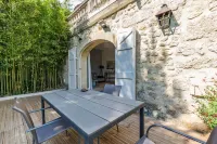 Clos de la Colombe Hotels in Péret