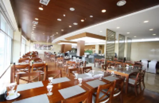 ราอน โฮเทล แอนด์ รีสอร์ท