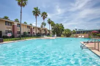Ramada by Wyndham Davenport Orlando South - parking