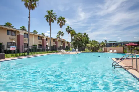 Ramada by Wyndham Davenport Orlando South Отели в г. Давенпорт