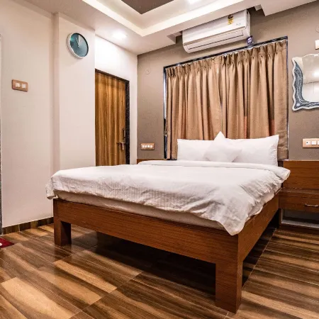 Pooja Villa Suites-Rooms and Pool, Igatpuri