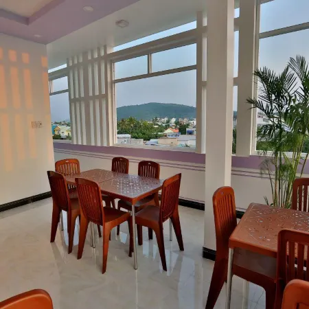 Halona Hotel