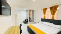 Legends Hotel & Restaurant - Lemery & Taal Batangas فنادق في Alitagtag