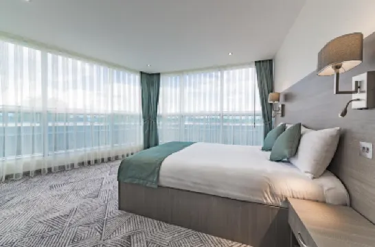 ザ ライオン & キー ホテル ウィック・ウッドランド周辺のホテル