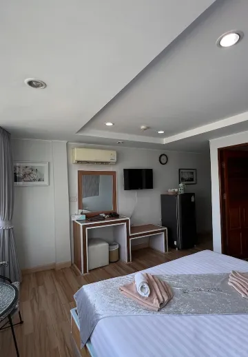 ห้องดีลักซ์ เตียงใหญ่ 1 เตียง