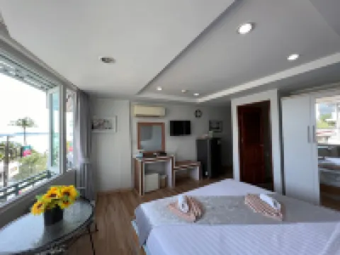 The Beach Front Resort, Pattaya