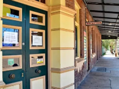 十美元鎮酒店 馬奇酒店