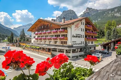 Hotel Ladinia Hotel dekat Ski School Dolomites