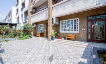 Holby No.8 Elevator Homestay