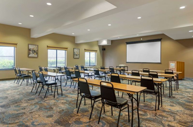 Best Western Plus Lacey Inn Suites photo 4