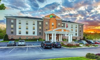 Holiday Inn Express & Suites Morristown