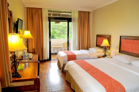 Nuwis Hotel & Convention Отели в г. Semarang Regency