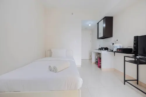 Stylish and Posh Studio Springlake Summarecon Bekasi Apartment by Travelio