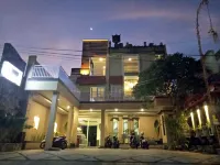 Kabana Hotel Отели рядом с достопримечательностью «STMIK Earth Gora»