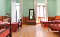 Hostel Beauty - Hosteller