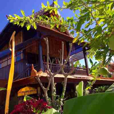 Mahogany Cottage Hotel Exterior