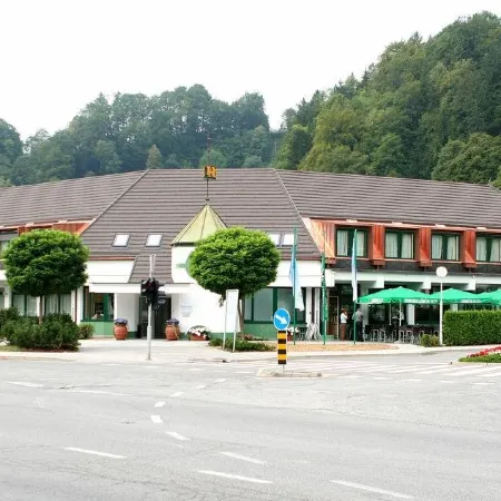Hotel Hum Lasko Hotele w: Lasko