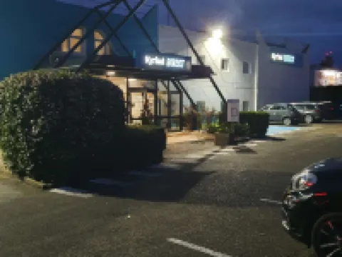 คีริยาด ไดเร็คต์ ออร์ลีองส์ - โอลิเวต - ลา ซอร์ซ โรงแรมในOlivet