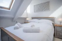 Skylark - 2 Bedroom Apartment - Tenby - Kitchen