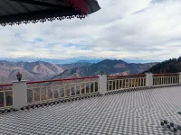 Hotel Mount View Dhanaulti Dreams فنادق في Kempty Range